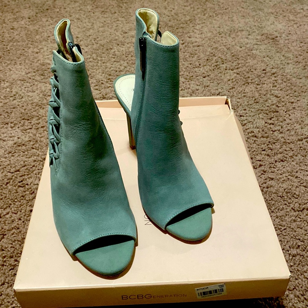 BCBG heels